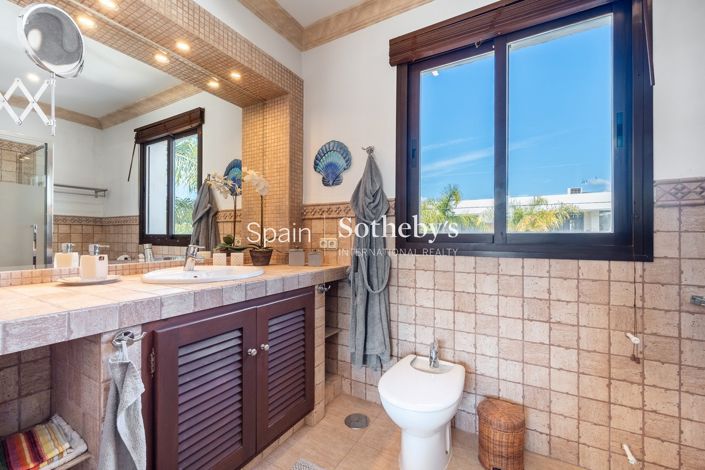 Image No.24-4 Bed Villa for sale