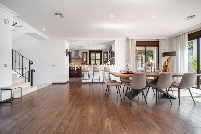 Image No.8-4 Bed Villa for sale