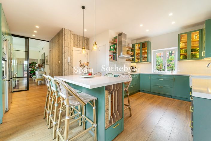 Image No.10-5 Bed Villa for sale