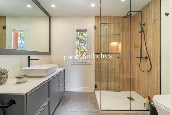 Image No.27-5 Bed Villa for sale