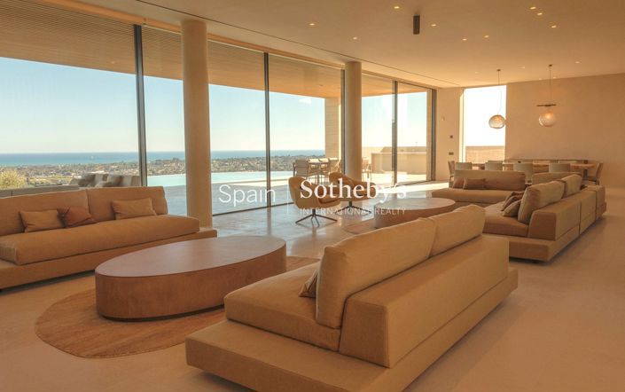 Image No.10-8 Bed Villa for sale