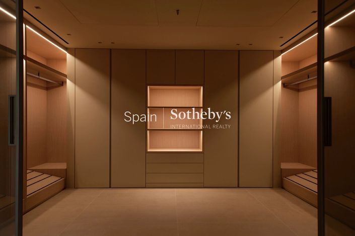 Image No.17-8 Bed Villa for sale