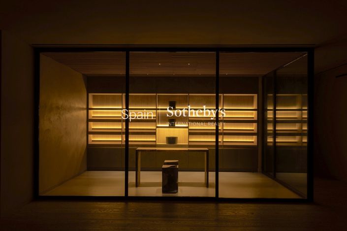 Image No.18-8 Bed Villa for sale