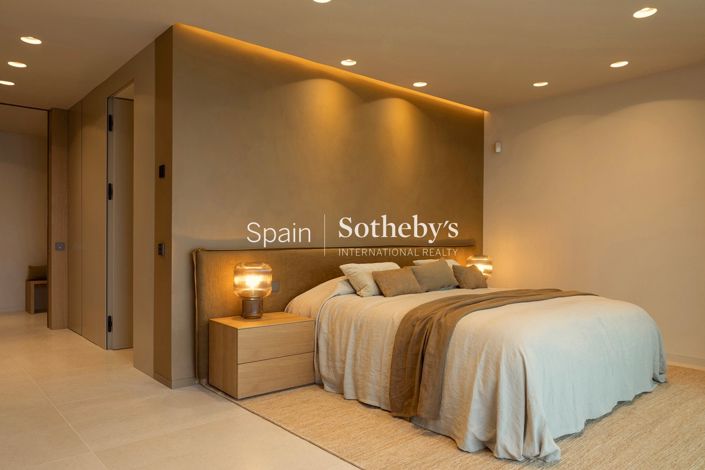 Image No.20-8 Bed Villa for sale