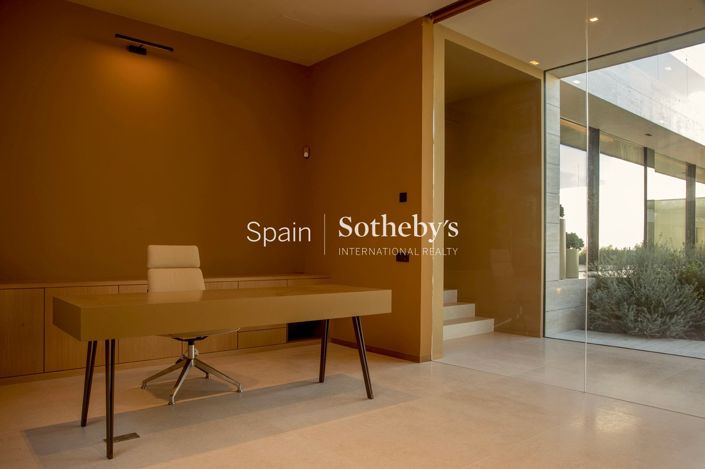 Image No.24-8 Bed Villa for sale