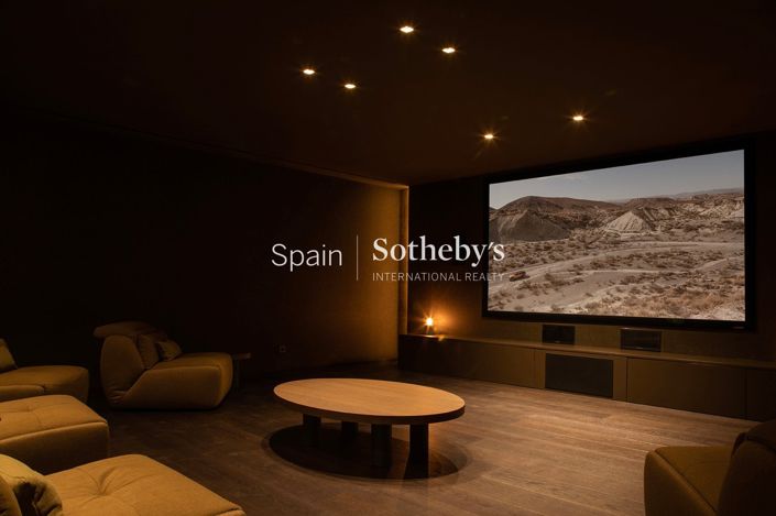 Image No.26-8 Bed Villa for sale