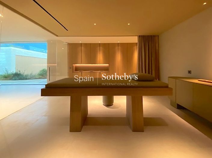 Image No.27-8 Bed Villa for sale