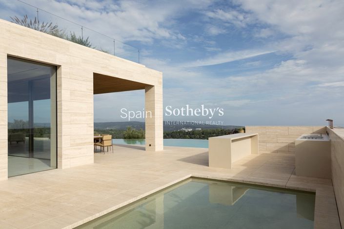 Image No.9-8 Bed Villa for sale