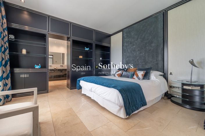 Image No.20-7 Bed Villa for sale