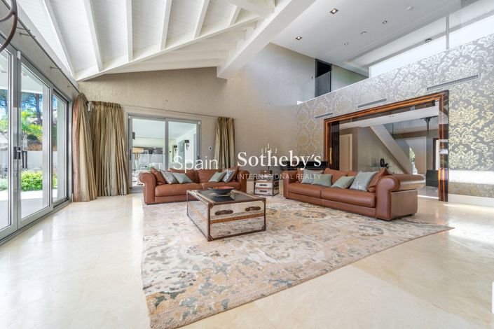 Image No.3-7 Bed Villa for sale