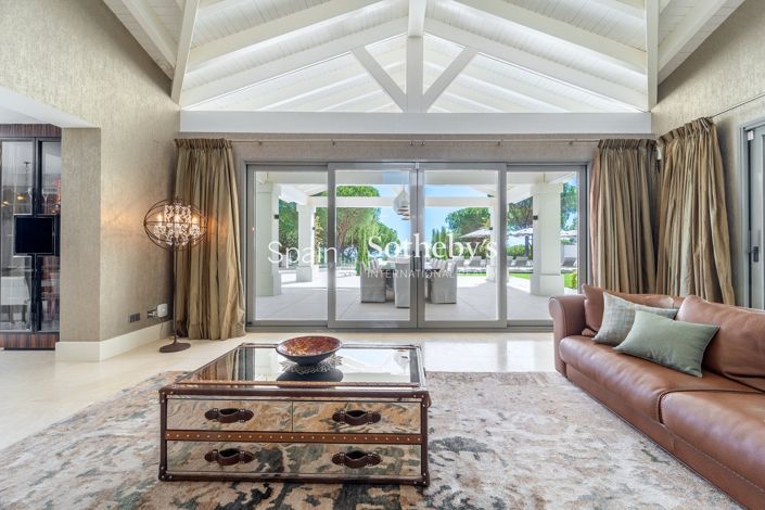 Image No.4-7 Bed Villa for sale