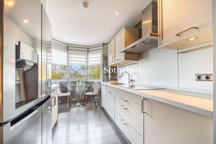 Image No.11-3 Bed Flat for sale