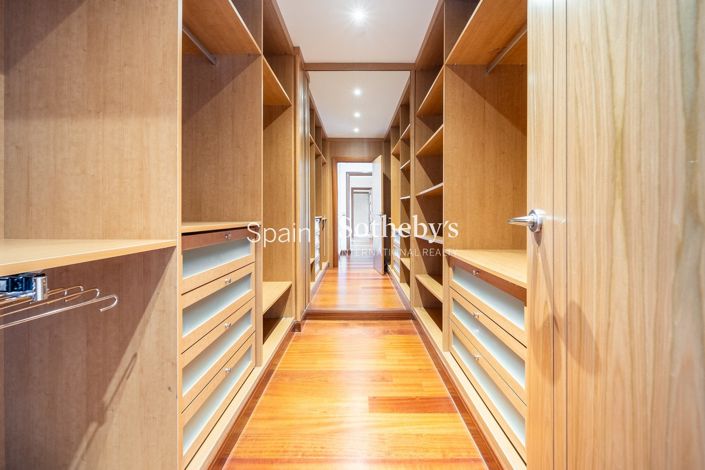 Image No.19-3 Bed Flat for sale