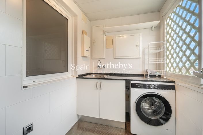 Image No.28-3 Bed Flat for sale