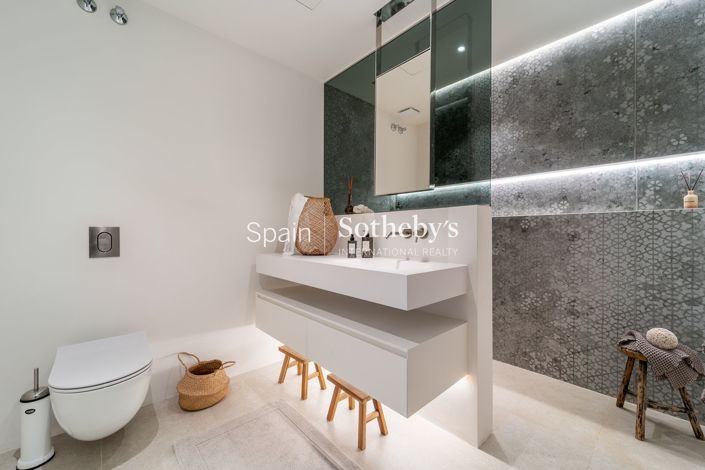 Image No.18-6 Bed Villa for sale