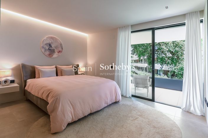 Image No.12-2 Bed Flat for sale
