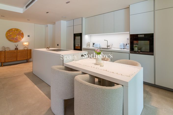 Image No.7-2 Bed Flat for sale