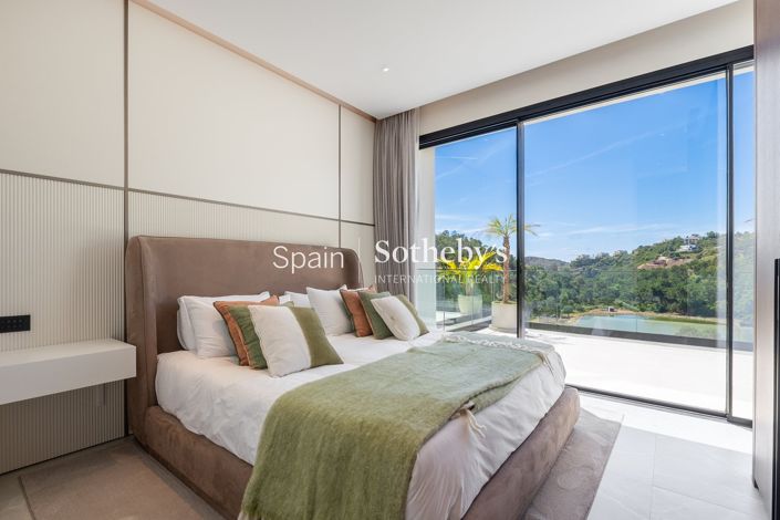 Image No.18-8 Bed Villa for sale