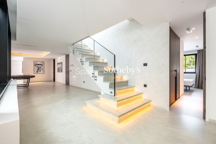 Image No.20-8 Bed Villa for sale