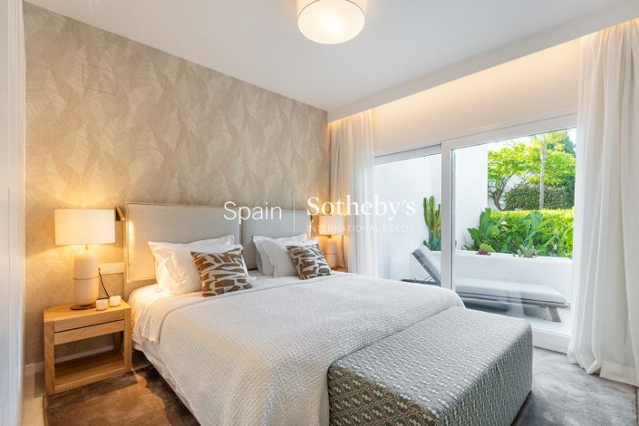 Image No.13-4 Bed Flat for sale