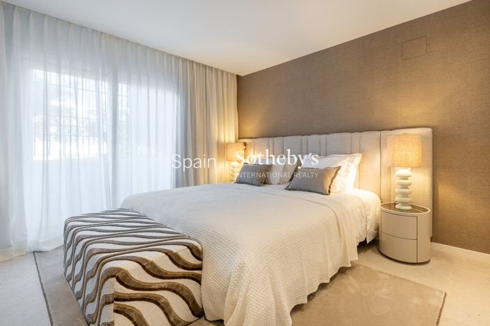 Image No.17-4 Bed Flat for sale