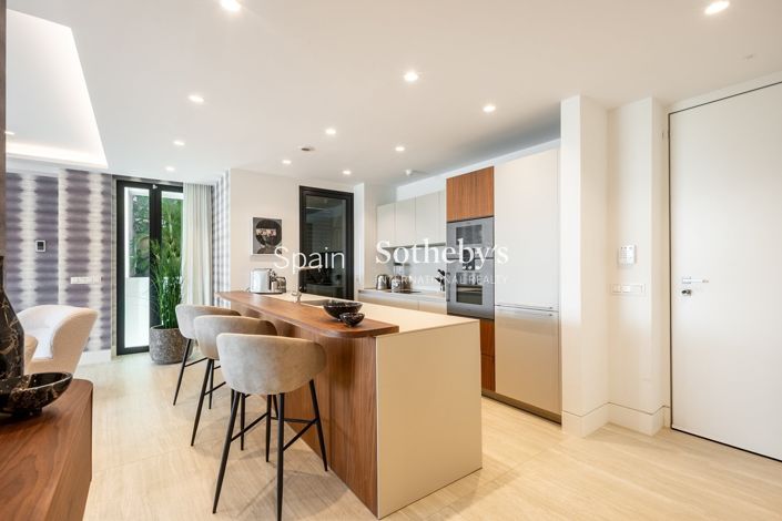 Image No.11-2 Bed Flat for sale