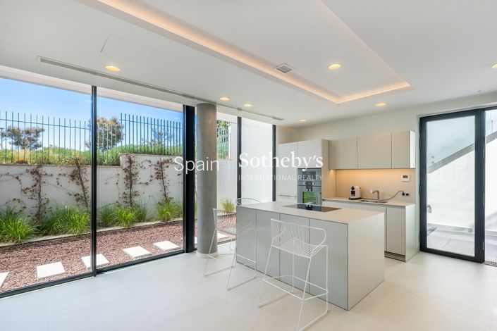 Image No.29-2 Bed Flat for sale