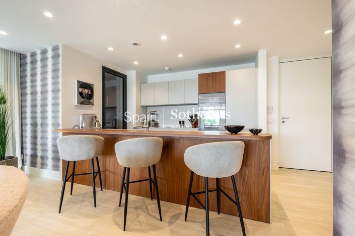 Image No.8-2 Bed Flat for sale