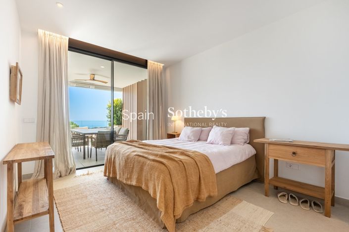 Image No.13-3 Bed Flat for sale