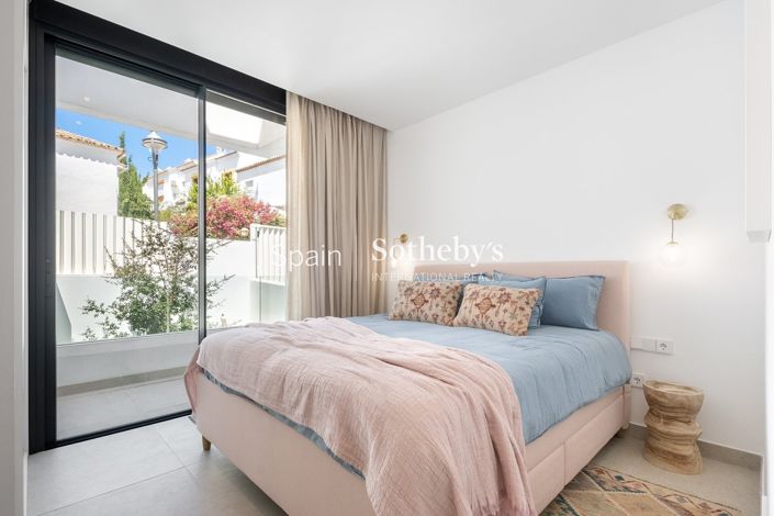 Image No.16-3 Bed Flat for sale
