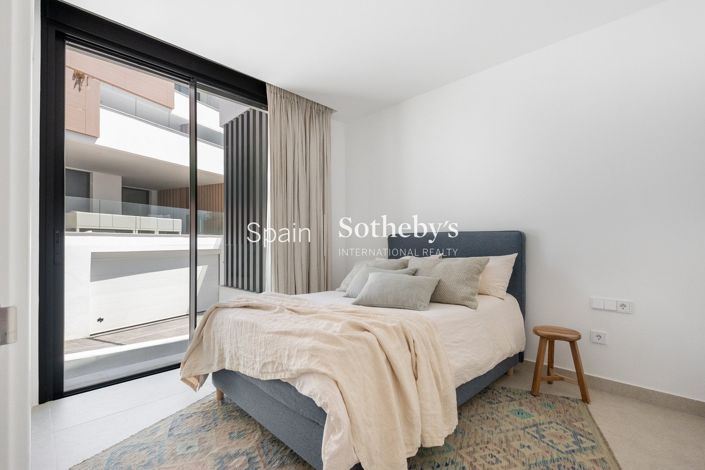 Image No.18-3 Bed Flat for sale