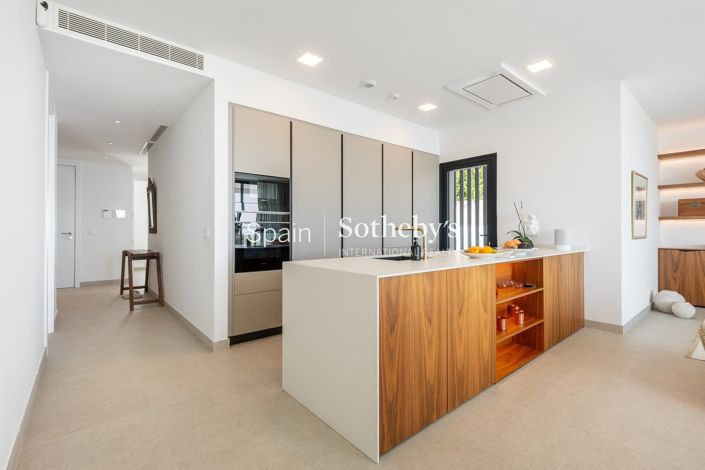 Image No.7-3 Bed Flat for sale