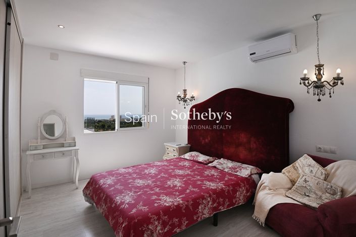 Image No.10-4 Bed Villa for sale
