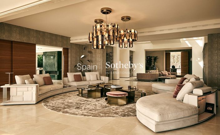 Image No.6-9 Bed Villa for sale