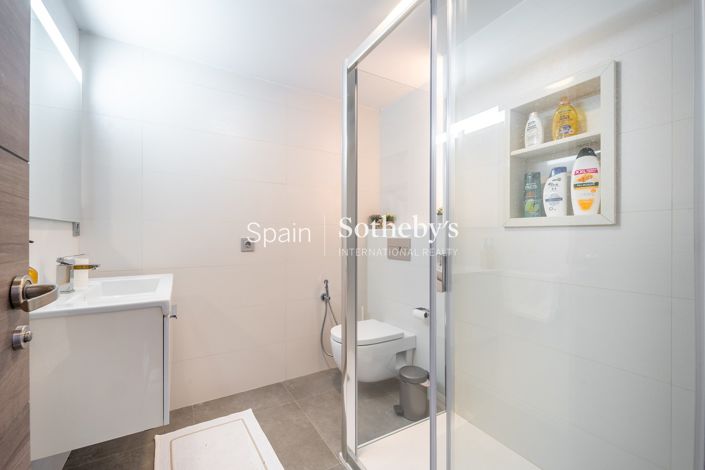 Image No.15-2 Bed Flat for sale