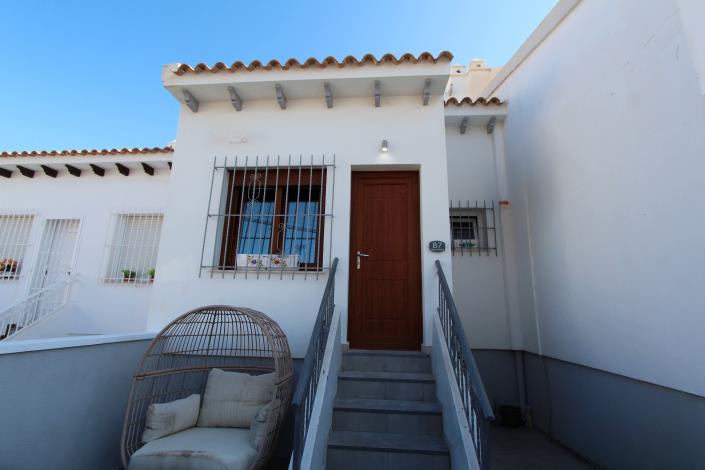 Image No.2-Chalet de 1 chambre à vendre à Orihuela Costa