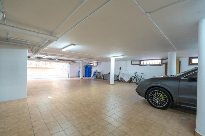 Image No.36-5 Bed Villa for sale