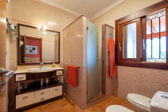 Image No.17-5 Bed Villa for sale