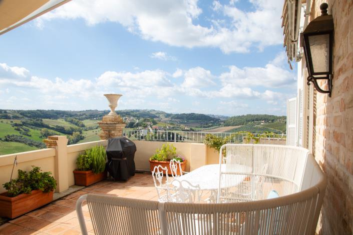 Image No.23-4 Bed Townhouse for sale