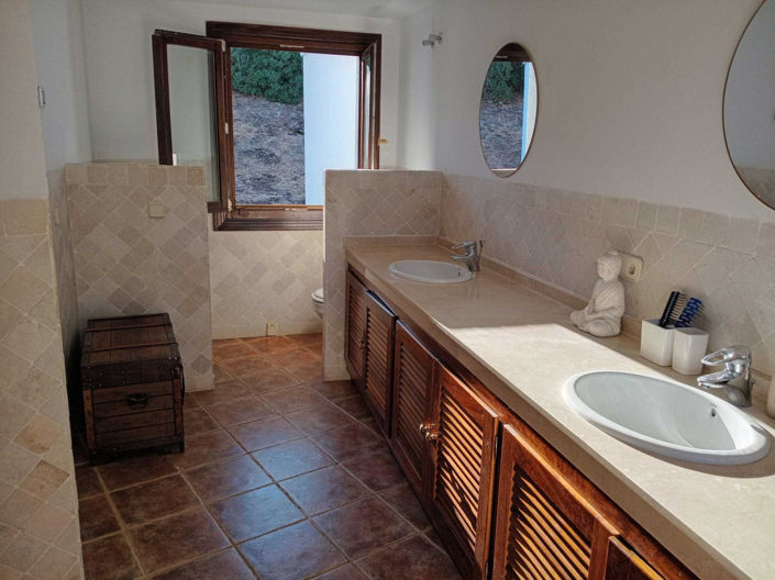 Image No.11-3 Bed Townhouse for sale