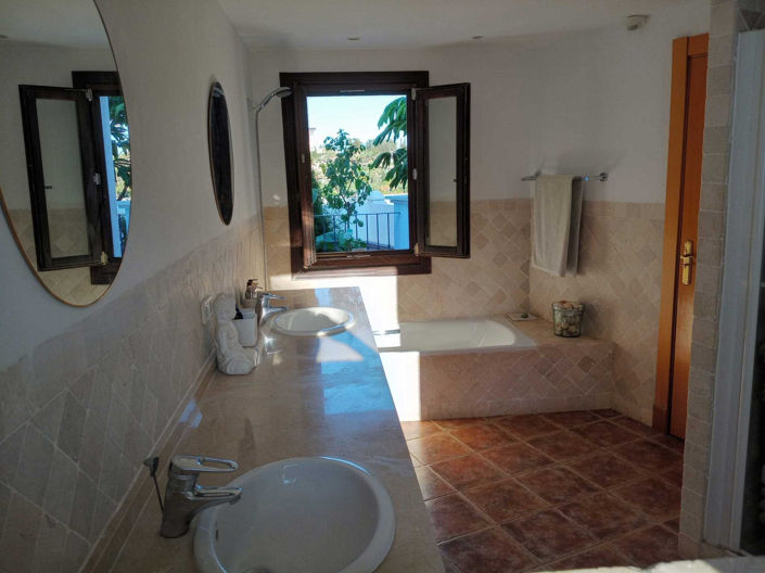 Image No.14-3 Bed Townhouse for sale