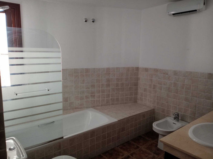 Image No.15-3 Bed Townhouse for sale