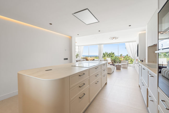 Image No.11-3 Bed Property for sale