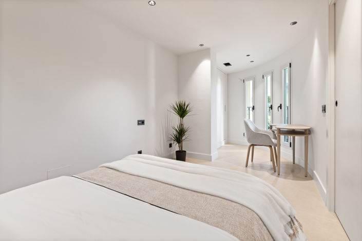 Image No.16-3 Bed Property for sale