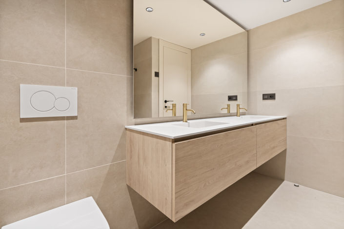 Image No.19-3 Bed Property for sale