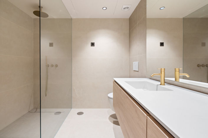 Image No.20-3 Bed Property for sale