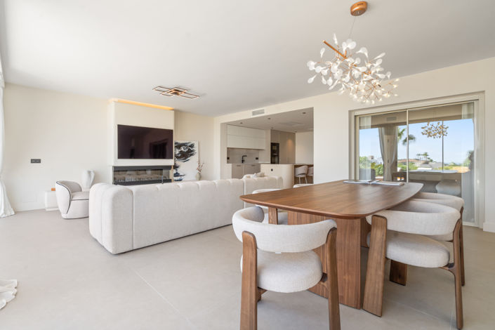 Image No.8-3 Bed Property for sale