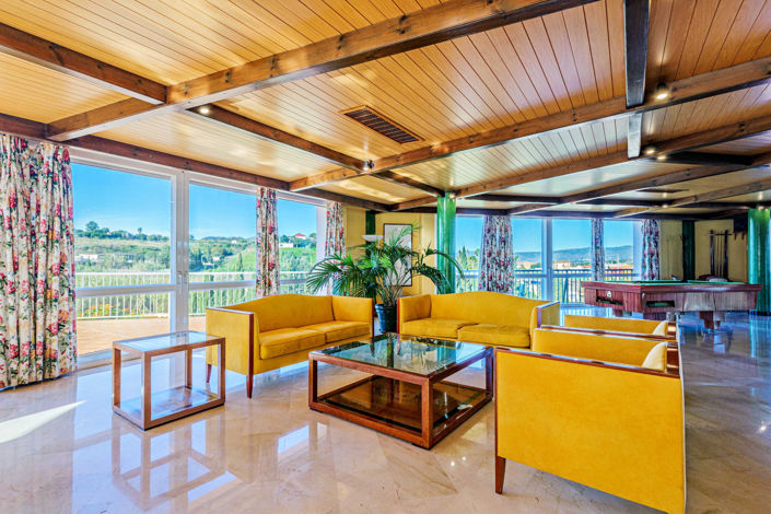 Image No.16-10 Bed Property for sale