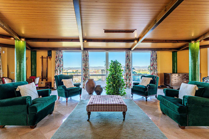 Image No.19-10 Bed Property for sale