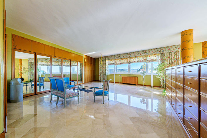 Image No.25-10 Bed Property for sale